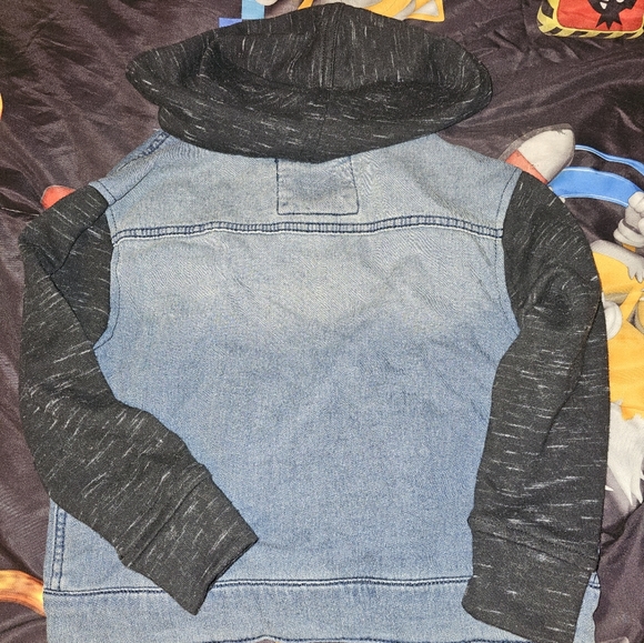 Boy's Jean Jacket 5T - Picture 5 of 5